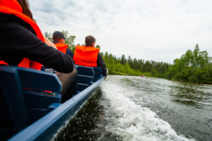 Finlande Laponie Ivalo Saariselkä Kakslauttanen Arctic Resort croisière rivière Lemmenjoki voyages o-nord