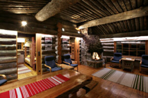 Finlande Laponie Ivalo Saariselkä Kakslauttanen Arctic Resort chalet en bois intérieur Sivikka voyages o-nord