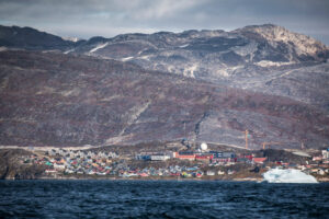 Groenland Nuuk vue montagnes arrière pays accidenté iceberg voyages o-nord