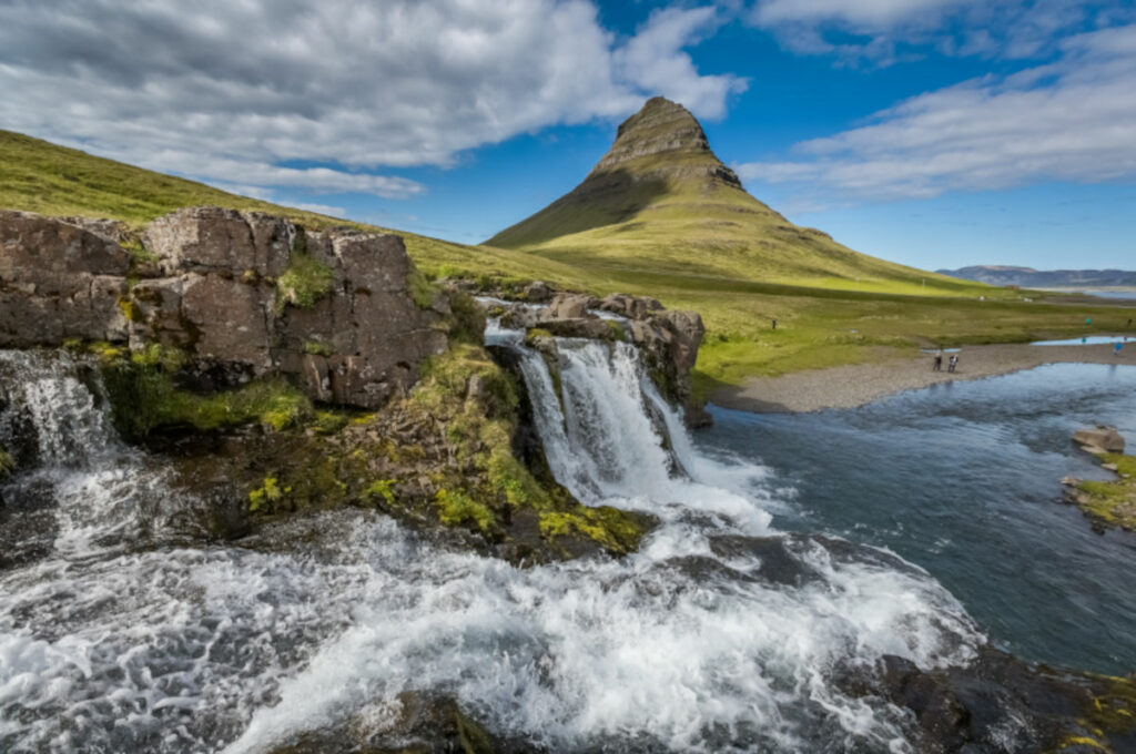 Islande Reykjavik Kirkjufellsfoss cascade montagne rochers été voyages o-nord