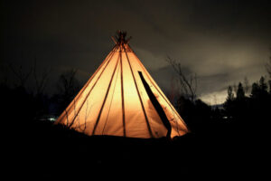 Norvège Alta Bjørnfjell Mountain Lodge lavvo nuit voyages o-nord