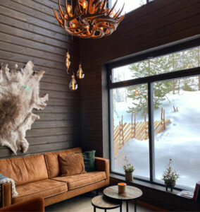 Norvège Alta Bjørnfjell Mountain Lodge salon panorama hiver voyages o-nord