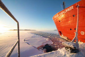 Suède Båtskärsnäs Laponie brise glace Explorer croisière hiver glace mer Botnie voyages o-nord