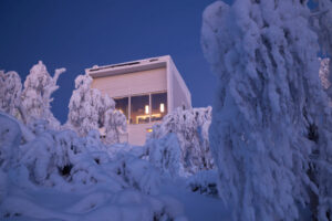 Finlande Laponie Saariselkä Valo Ice Cube villas extérieur neige arbres voyages o-nord