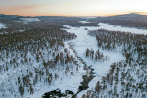 Finlande Laponie Saariselkä Gáldu Hotel & Spa panorama paysages hiver rivière neige forêts voyages o-nord