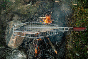 Finlande Laponie Levi Arctic Nook cuisine expérience culinaire saumon grillé voyages o-nord