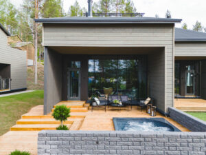 Finlande Laponie Levi Arctic Nook villa extérieur été jacuzzi terrasse voyages o-nord