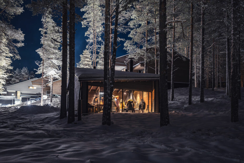 Finlande Laponie Levi Arctic Nook villa extérieur nuit neige arbres voyages o-nord