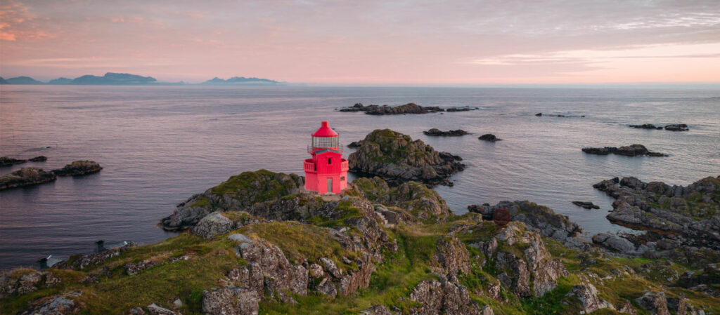 Norvège Vesterålen LitloyFyr phare séjour extérieur vue panoramique île voyages sur-mesure o-nord