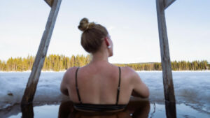 Finlande Laponie Pikku-Syöte paysage hivernal bain de glace expérience voyages o-nord