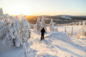Finlande Laponie Pikku-Syöte paysage hivernale collines neige panorama piste skis randonnée voyages o-nord
