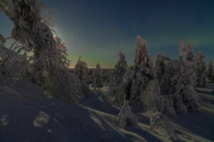 Finlande Laponie Pikku-Syöte paysage hivernale collines neige panorama aurores boréales voyages o-nord
