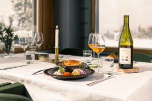 Finlande Laponie Pikku-Syöte restaurant Kotva cuisine locale table plats vin verres voyages o-nord