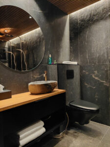 Finlande Laponie Beana Laponia Meltaus Lumen Design Suites salle de bain lavabo wc voyages o-nord