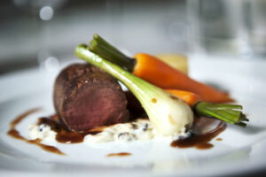 Finlande Norrmarkku Ahlström Estate repas légumes viande plat voyages o-nord