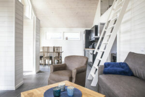 Suède Overkalix Jockfall pièce à vivre échelle fauteuils voyages o-nord