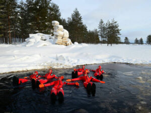 Finlande Laponie Posio Livo Arctic lac gelé rouge neige hiver flottement eau voyages o-nord