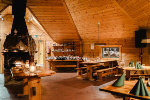 Finlande Laponie Posio Livo Arctic restaurant Valkean Peuran Valtakunta bois chalet cheminée voyages o-nord