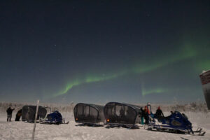Finlande Ruka Rukan Salonki Resort aurores boréales neige ciel étoiles paysage motoneige voyages o-nord