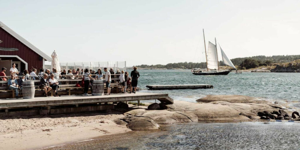Suède Grebbestad TanumStrand plage port eau rochers restaurant bateau voyages o-nord