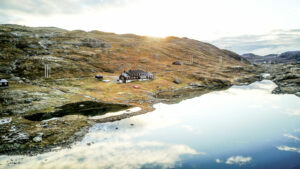 Norvège Geiterygghytta When in Norway randonnée lac montagnes vue maison voyages o-nord