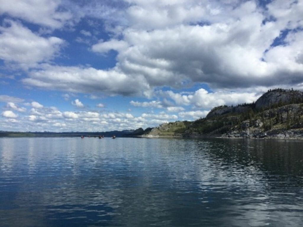 Canada Yukon séjour canoe classique tente montagnes foret riviere eau paysage voyage o-nord