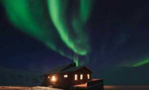 Norvège Spitzberg Longearbyen séjour aventure motoneige chalet nuit polaire montagnes neige voyages o-nord