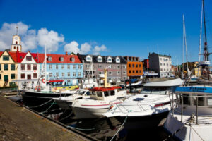 Danemark Iles Féroé Torshavn séjour aventures traditions village ville bateau port mer soleil voyage o-nord