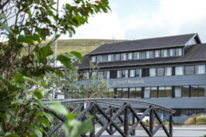 Danemark Iles Féroé séjour Runavik hôtel extérieur nature pont aventure vélo voyage o-nord