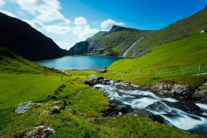 Danemark Iles Féroé séjour montagnes nature saksun eau paysage panorama aventure vélo voyage o-nord