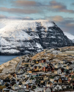 Danemark Iles Féroé séjour Runavik village montagnes panorama paysage unique nature contraste aventure vélo voyage o-nord