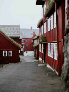 Danemark Iles Féroe séjour aventure vélo sport ville village rouge coloré maison route voyage o-nord