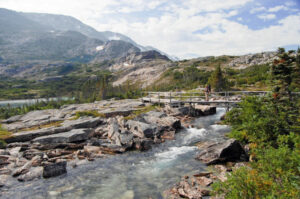 Canada Yukon séjour chercheur d'or chilkoot pont foret randonnée paysage montagnes nature eau voyage o-nord