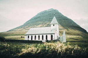 Danemark Iles Feroe séjour aventure autotour hiver routes sauvages villages église montagne voyage o-nord