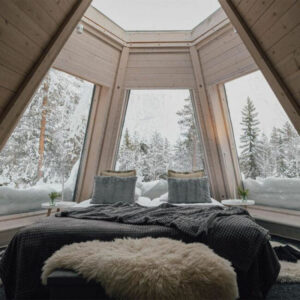 Suède Laponie Gunnarsbyn Aurora Safari Camp Lapland Cone Intérieur igloo verre Chambre Décoration neige hiver Vitre Vue Séjour Hébergement Insolite Voyage O-Nord