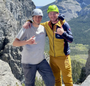 Canada Alberta aventure excursion rappel cascade escalade paysage roches canadiennes voyage o-nord