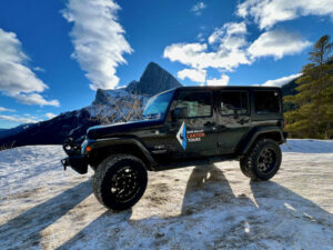 Canada Alberta aventure excursion jeep 4x4 voiture route paysage roches canadiennes voyage o-nord