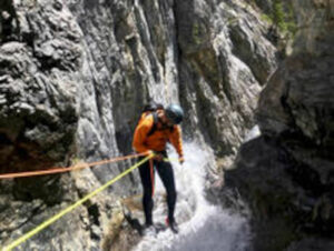 Canada Alberta aventure excursion rappel cascade escalade paysage roches canadiennes voyage o-nord