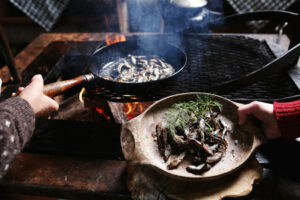 Finlande Ruka Kuusamo Wilderness Lodge Isokenkaisten Klubi séjour hotel Activités déjeuner arctique feu de bois poissons traditions voyage o-nord