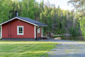 Finlande Hyvinkää Kytäjä Resort Séjour Betlehem Extérieur Chalet Rouge Nature Foret Voyage O-Nord