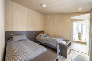 Finlande Oravi Kanava Resort Foret Lac Saimaa Hébergement Intérieur Chmabgre Lits Sauna Design Séjour Voyage O-Nord