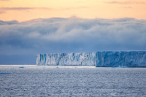 Arctique Spitzberg Latitude Blanche Lumières automne Glacier Iceberg Falaises Paysage Polarfront Croisière Nature Voyage O-Nord