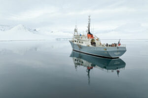 Arctique Spitzberg Latitude Blanche Paysage soleil de minuit Polarfront Bateau Expedition Croisière Nature Voyage O-Nord
