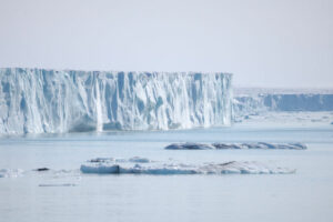 Arctique Spitzberg Svalbard Soleil séjour Croisière Expédition Polarfront Falaises Glacier Froid Banquise Iceberg Voyage O-Nord