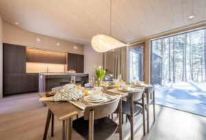 Finlande Oravi Saimaa Lac Foret Kanava Resort Villas Interieur décoration cuisine table neige hiver design luxe charme Nature Voyage O-Nord