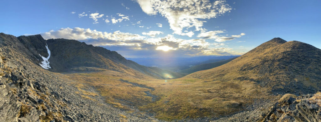 Canada Yukon Whitehorse Trekking Randonnée Bisons Soleil Nature Sauvage Paysage Montagne Eté Voyage O-Nord
