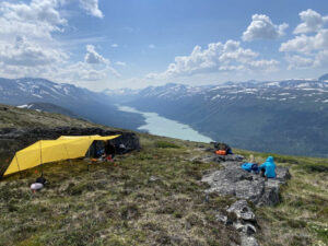 Canada Yukon Whitehorse Trekking Randonnée Montagnes Côtières Tente Campement Paysage Lac Forêt Montagne Eté Voyage O-Nord