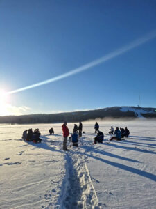 Finlande Vuokatti Ice fishing peche glace aventure expedition neige activités Voyage O-Nord