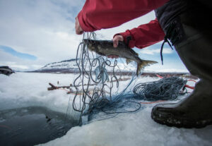Finlande Laponie Kilpisjärvi Cahkal Hotel Séjour Forfait Package Ice fishing Pêche Glace Hiver Expérience Voyage O-Nord