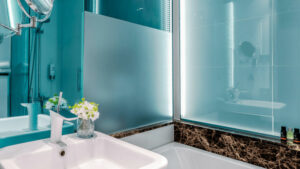 Finlande Laponie Rovaniemi Arctic City Hotel Séjour Hiver Hébergement Chambre Double Salle de bain Classique Voyage O-Nord
